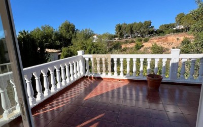 CHALET EN ZONA TRANQUILA CON PISCINA PRIVADA