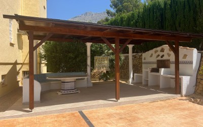 CHALET EN ZONA TRANQUILA CON PISCINA PRIVADA