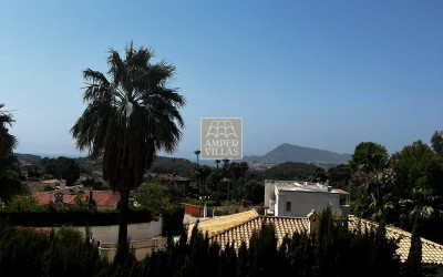 CHALET EN ZONA TRANQUILA CON PISCINA PRIVADA