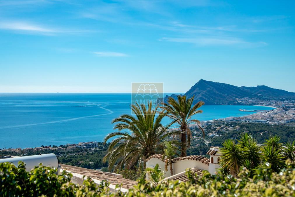 Villa en alquiler con espectaculares vistas al mar en Altea