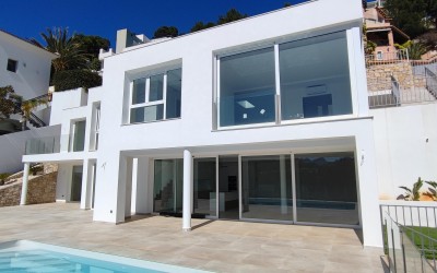 Lujosa villa de diseño moderno con vistas al mar en Altea Hills.