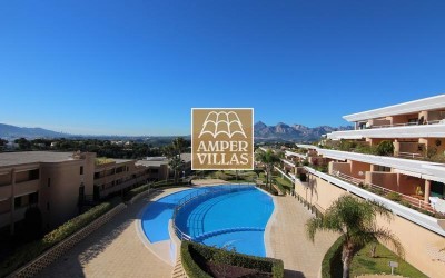 Amplio y luminoso apartamento con garaje cerrado a la venta en la Sierra de Altea.