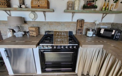 Fantástica y elegante villa con parcela llana y vistas al mar.