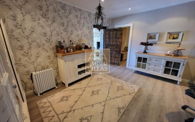 Fantástica y elegante villa con parcela llana y vistas al mar.