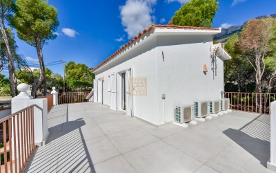 villa reformada cerca del campo de Golf Don Cayo