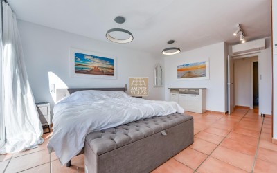 .Villa recientemente renovada, con apartamento de invitados y espectaculares vistas al mar y a la montaña.