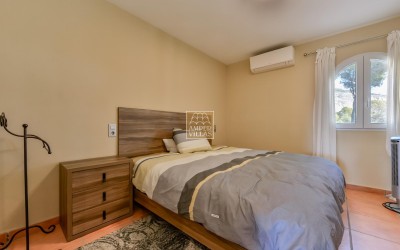 .Villa recientemente renovada, con apartamento de invitados y espectaculares vistas al mar y a la montaña.