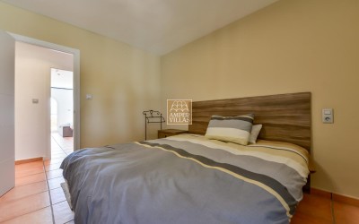 .Villa recientemente renovada, con apartamento de invitados y espectaculares vistas al mar y a la montaña.