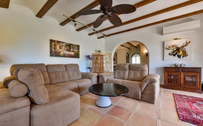 Preciosa villa en un entorno verde y tranquilo.