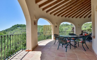 Preciosa villa en un entorno verde y tranquilo.