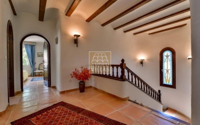 Preciosa villa en un entorno verde y tranquilo.