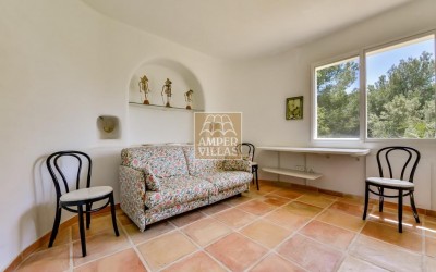 Preciosa villa en un entorno verde y tranquilo.