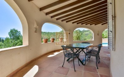 Preciosa villa en un entorno verde y tranquilo.