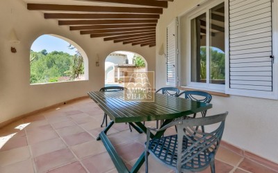 Preciosa villa en un entorno verde y tranquilo.