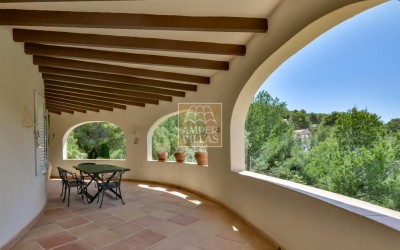 Preciosa villa en un entorno verde y tranquilo.