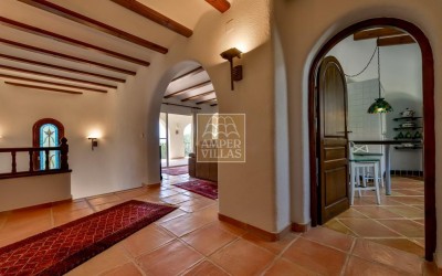 Preciosa villa en un entorno verde y tranquilo.