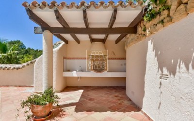 Preciosa villa en un entorno verde y tranquilo.