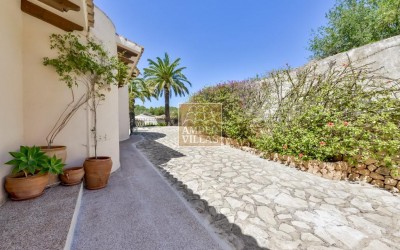 Preciosa villa en un entorno verde y tranquilo.