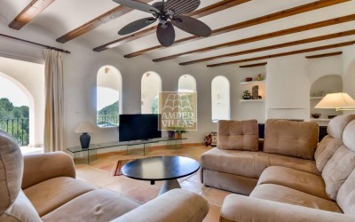 Preciosa villa en un entorno verde y tranquilo.