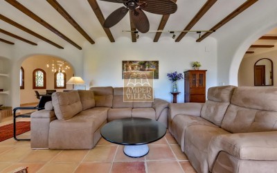 Preciosa villa en un entorno verde y tranquilo.