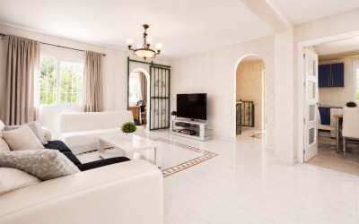 Bonita villa con preciosas terrazas y piscina en La Nucia.