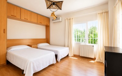 Bonita villa con preciosas terrazas y piscina en La Nucia.