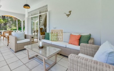 Villa exclusiva en Altea con privacidad absoluta en un entorno natural.