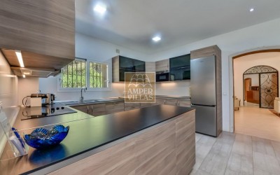 Villa exclusiva en Altea con privacidad absoluta en un entorno natural.