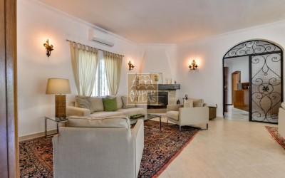 Villa exclusiva en Altea con privacidad absoluta en un entorno natural.