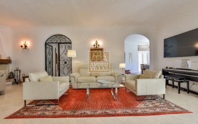 Villa exclusiva en Altea con privacidad absoluta en un entorno natural.
