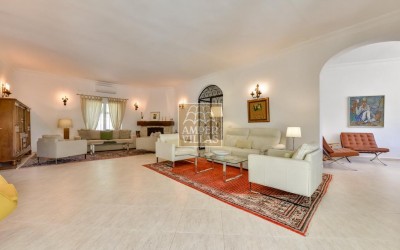 Villa exclusiva en Altea con privacidad absoluta en un entorno natural.
