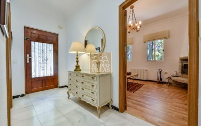 Villa exclusiva en Altea con privacidad absoluta en un entorno natural.