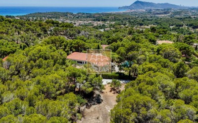 Villa exclusiva en Altea con privacidad absoluta en un entorno natural.