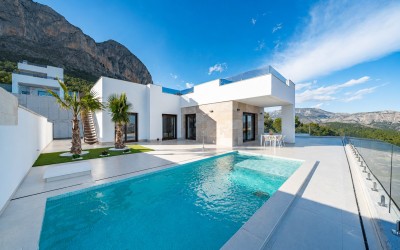 Moderna villa de 3 dormitorios con piscina privada en Polop