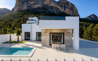 Moderna villa de 3 dormitorios con piscina privada en Polop
