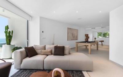 Villa Mediterránea Contemporánea con Vistas Panorámicas al Mar