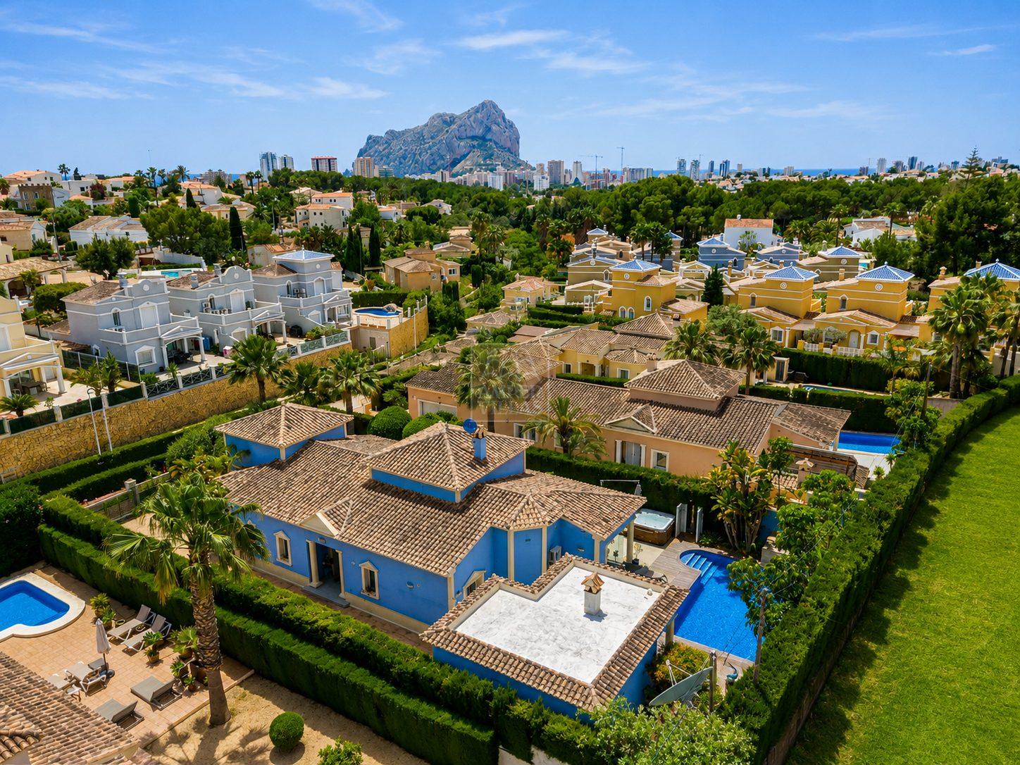 Elegante Villa de una Sola Planta con Piscina Privada
en Calpe