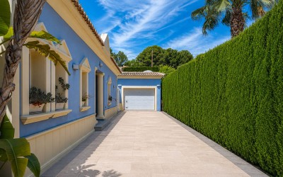 Elegante Villa de una Sola Planta con Piscina Privada
en Calpe