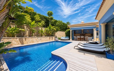 Elegante Villa de una Sola Planta con Piscina Privada
en Calpe
