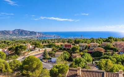 Adosado moderno de 4 dormitorios con vistas panorámicas al mar y a Benidorm en La Nucía