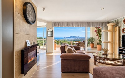 Dúplex Ático con Vistas Panorámicas al Mar en Altea La Vella