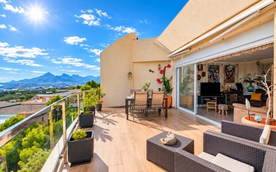 Dúplex Ático con Vistas Panorámicas al Mar en Altea La Vella