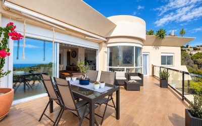 Dúplex Ático con Vistas Panorámicas al Mar en Altea La Vella