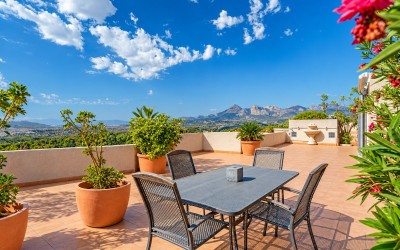 Dúplex Ático con Vistas Panorámicas al Mar en Altea La Vella