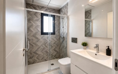 Villa moderna de 3 dormitorios con piscina privada en Polop