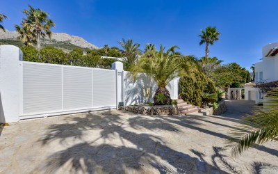 Villa en alquiler con espectaculares vistas al mar en Altea