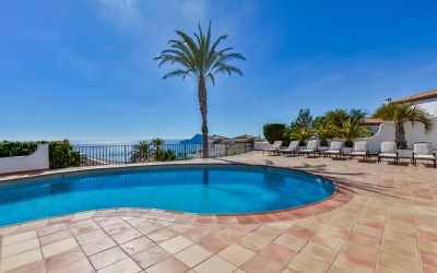 Villa en alquiler con espectaculares vistas al mar en Altea